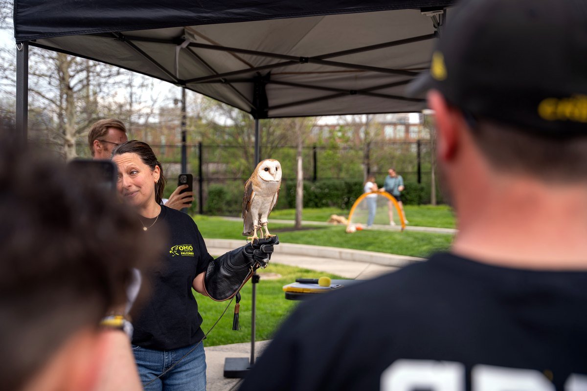 Columbus Crew guests meeting Ohio School of Falconry